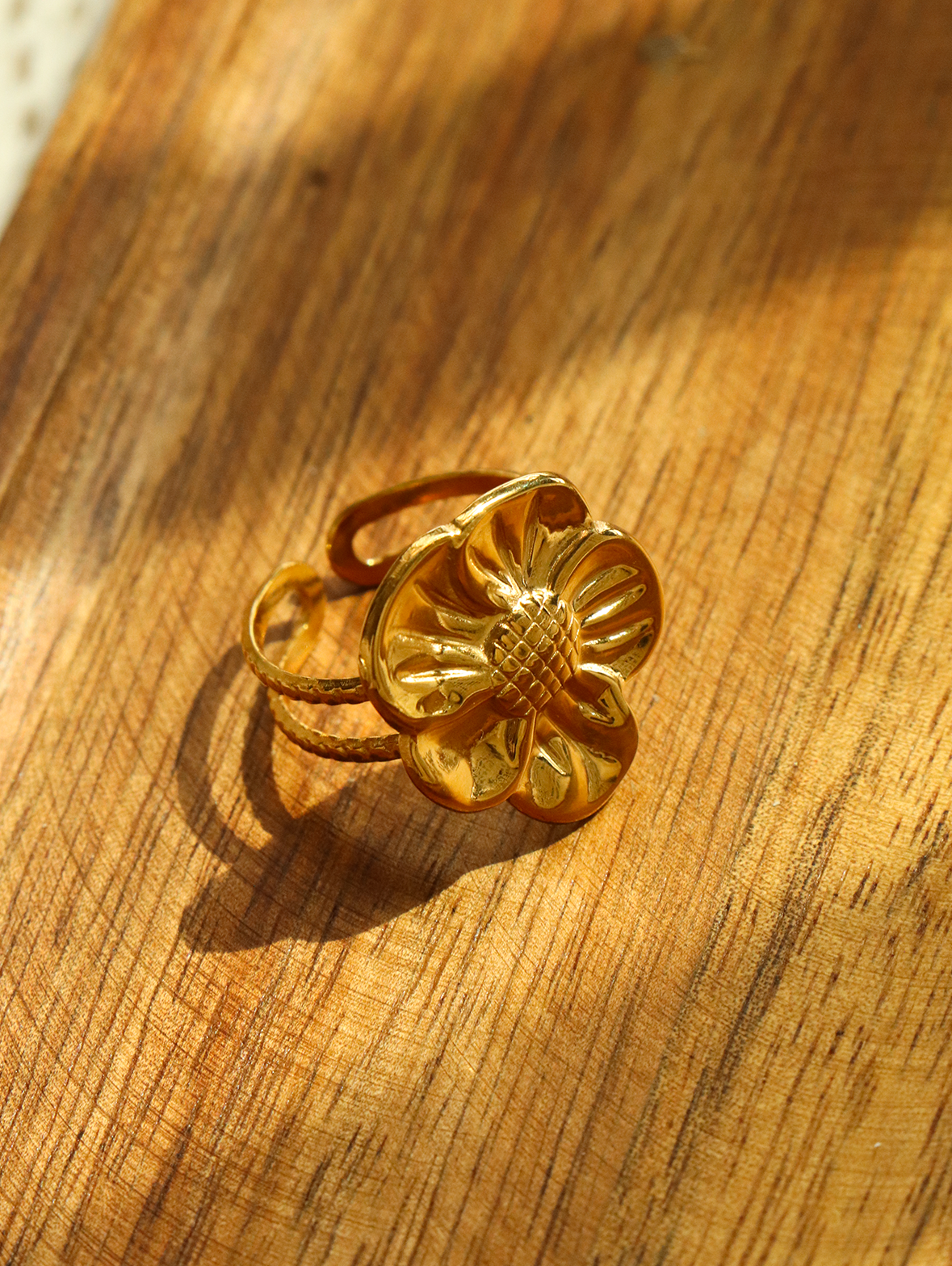 Aura Flower Ring